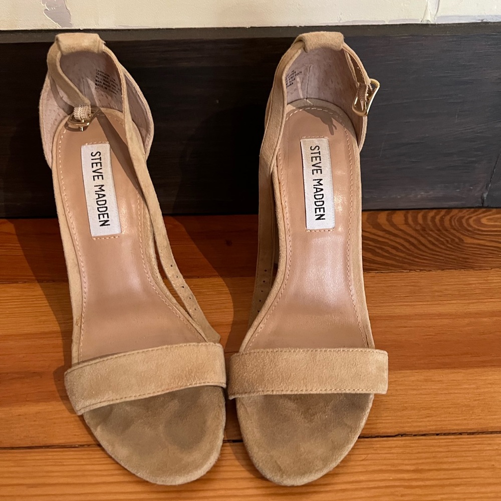 Steve Madden nude suede sandals! Like new, barely worn!